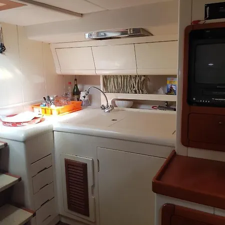 Airon Marine 42 Hotel *